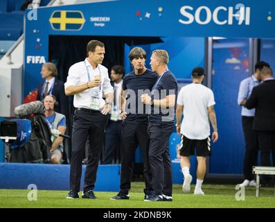 Sochi, 23.06.2018 Manager Oliver Bierhoff (Deutschland), Trainer Joachim Lšw (Deutschland), Torwarttrainer Andreas Kšpke Deutschland - Schweden Fischt Foto Stock