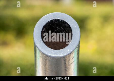 Il barile del cannone punta verso l'alto Foto Stock