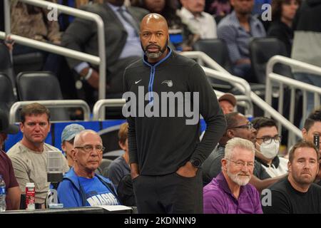 Orlando, Florida, USA, 7 novembre 2022, Orlando Magic Head Coach Jamahl Mosley presso l'Amway Center. (Foto di credito: Marty Jean-Louis) Foto Stock