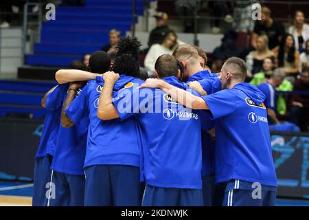 San Pietroburgo, Russia. 07th Nov 2022. I giocatori di Zenit hanno visto in azione durante la partita di pallacanestro della VTB United League tra Zenit e pari Nizhny Novgorod alla Sibur Arena. Punteggio finale; Zenit 76:66 pari Nizhny Novgorod. (Foto di Konstantinov/SOPA Images/Sipa USA) Credit: Sipa USA/Alamy Live News Foto Stock