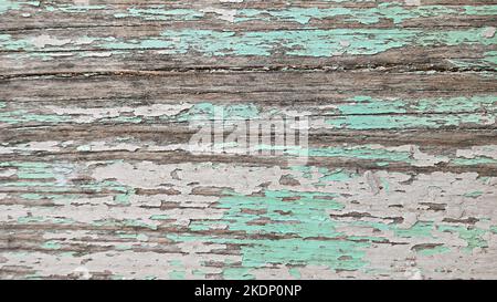 Superficie in legno con vernice pastello multicolore rotta. Vista dall'alto Foto Stock