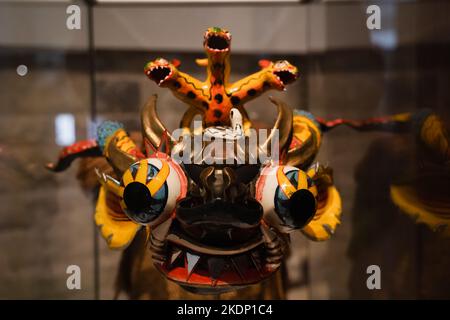 Maschera di danza Diablada, danza della maschera diavoli, utilizzata per le prestazioni annuali al Carnevale di Oruro, Bolivia Foto Stock