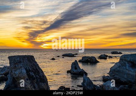 Alba al tramonto al Dinosaur Caves Park, Pismo Beach, California Foto Stock