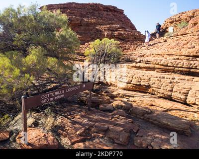 Svolta a Cotterills Lookout, Rim Walk, Kings Canyon, Watarrka National Park, Northern Territory, Australia Foto Stock