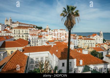 Panorama della città di Lisbona all'alba, Portogallo Foto Stock