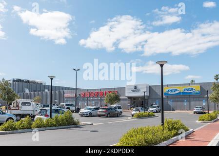 DURBANVILLE, SUD AFRICA - 12 settembre 2022: Vista del centro di Durbanville, a Durbanville nella zona metroplitana di Città del Capo. I veicoli sono visibili Foto Stock