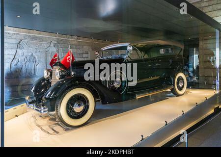 Anitkabir Ankara Turchia 10 2022 novembre: Il mausoleo di Mustafa Kemal Ataturk ad Ankara - soldati in servizio e la gente in visita Foto Stock