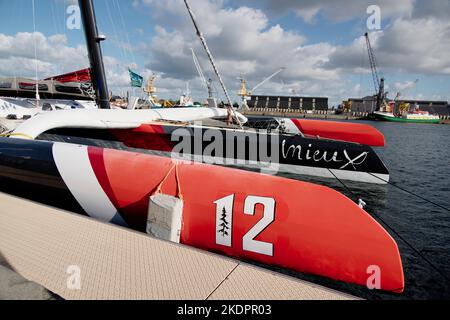 Saint-Malo, Francia. 4th Nov 2022. Mieux skippering di Arthur le Vaillant in attesa dell'inizio della Route du Rhum il 4 novembre 2022. Foto Stock