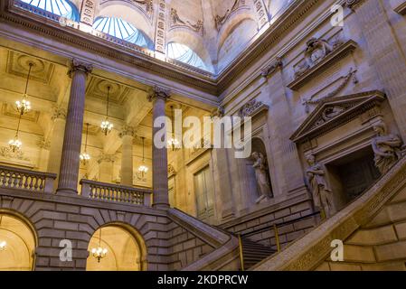 Magnifica grande scala interna del Grand Theater de Bordeaux in Gironde, Nouvelle Aquitaine, Francia Foto Stock