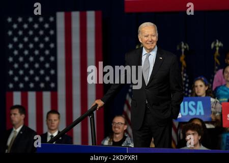 Bowie, Stati Uniti. 07th Nov 2022. Il presidente Joe Biden cammina sul palco. Il presidente Joe Biden partecipa a un partito democratico del Maryland uscire il Rally di voto per il candidato gubernatorial Wes Moore davanti ai 2022 Midterms. Credit: SOPA Images Limited/Alamy Live News Foto Stock