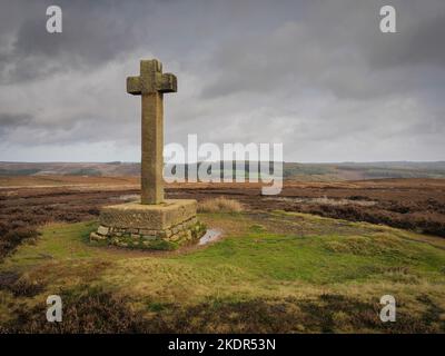 Ana Cross sulla cima di Spaunton Moor che si affaccia sulla valle di Rosedale, North York Moors Foto Stock