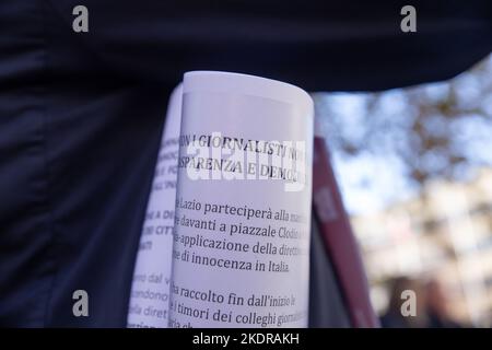 Roma, Italia, 08/11/2022, Roma, Italia. 08th Nov 2022. Sit-in organizzato da giornalisti italiani in Piazzale Clodio di fronte all'ingresso del Tribunale di Roma. (Foto di Matteo Nardone/Pacific Press) Credit: Pacific Press Media Production Corp./Alamy Live News Foto Stock