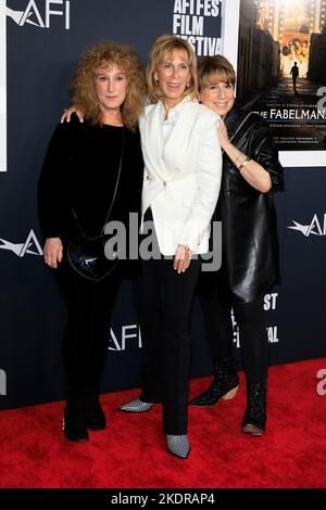 Los Angeles, Stati Uniti. 06th Nov 2022. LOS ANGELES - NOV 6: Anne Spielberg, Nancy Spielberg, sue Spielberg all'AFI Fest - The Fabelmans al TCL Chinese Theater IMAX il 6 Novembre 2022 a Los Angeles, CA (Photo by Katrina Jordan/Sipa USA) Credit: Sipa USA/Alamy Live News Foto Stock