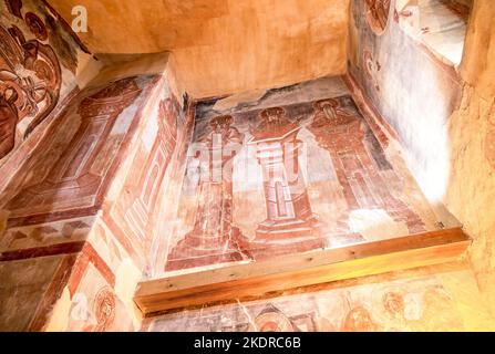 Veliky Novgorod, Russia - 27 agosto 2022: Interno della Chiesa della Trasfigurazione del Salvatore in via Ilyin con affresco murale dipinto da Theophanes the Gree Foto Stock