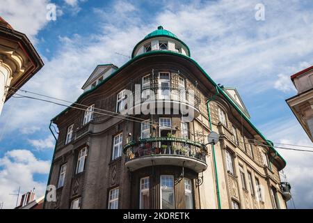 Edificio su Krotka - strada corta a Bielsko-Biala città in Voivodato Silesiano, nel sud della Polonia Foto Stock