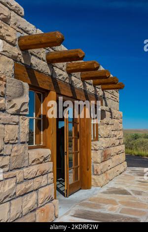 Edificio storico ora utilizzato come centro interpretativo a Puerco Pueblo ite nel Parco Nazionale della Foresta pietrificata, Arizona, USA Foto Stock