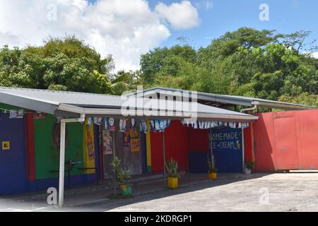 La sede!!!! Scrunter Forest,' uno spazio all'aperto per eventi e divertimenti situato sulla Toco Main Road a Sangre grande, Trinidad e Tobago. Foto Stock