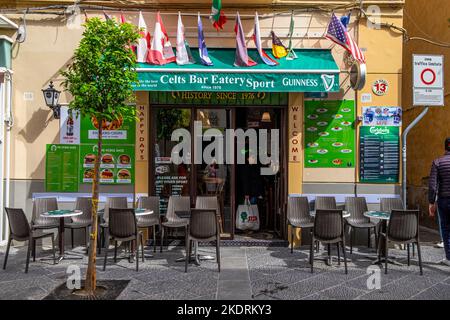 Negozi di fronte a Sorrento, Italia Foto Stock