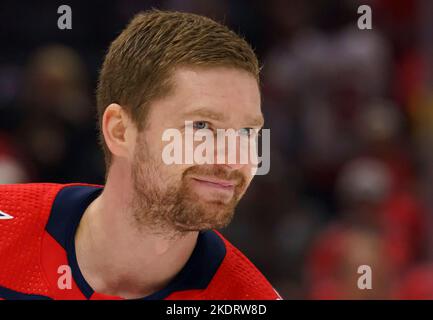 Un giocatore di hockey su ghiaccio che grinning Foto Stock