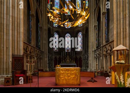 Digione, Francia - 14 settembre, 2022: Primo piano dell'altare maggiore all'interno della Chiesa di Notre-Dame di Digione Foto Stock