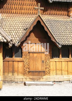 Ingresso della doga Heddal chiesa vicino Notodden in Norvegia Foto Stock