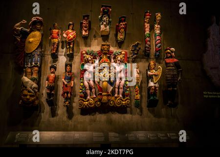 STOCCOLMA, SVEZIA - 28 GIUGNO 2016: Nel museo della nave Vasa sono presenti gli ornamenti in legno della nave (ricostruzione). Foto Stock