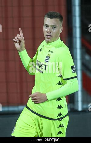 Daan Heymans di Charleroi festeggia dopo aver segnato il punteggio durante una partita finale della Croky Cup 1/16 tra RFC Seraing e Charleroi, a Seraing, martedì 08 novembre 2022. FOTO DI BELGA BRUNO FAHY Foto Stock