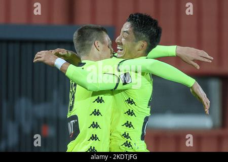 Daan Heymans di Charleroi festeggia dopo aver segnato il punteggio durante una partita finale della Croky Cup 1/16 tra RFC Seraing e Charleroi, a Seraing, martedì 08 novembre 2022. FOTO DI BELGA BRUNO FAHY Foto Stock