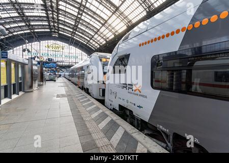 Treno regionale RRX Rhein-Ruhr-Express Siemens Desiro HC alla stazione centrale di Colonia Foto Stock