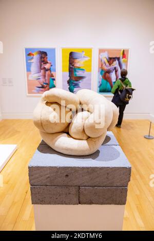 Sarah Lucas Sculpture NUD 25 (2010) in mostra presso la Scottish National Gallery of Modern Art di Edimburgo, Scozia, Regno Unito. Foto Stock