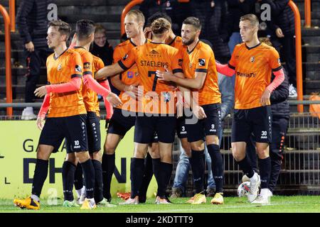 Dylan De Belder di Deinze festeggia dopo aver segnato il punteggio durante una partita finale della Croky Cup 1/16 tra KMSK Deinze e KAS Eupen, a Deinze, martedì 08 novembre 2022. BELGA FOTO KURT DESPLENTER Foto Stock