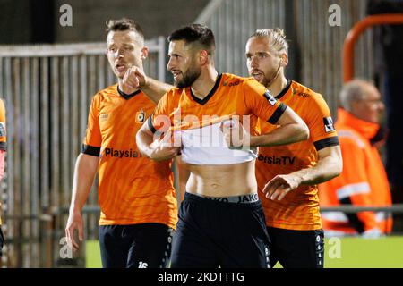 Dylan De Belder di Deinze festeggia dopo aver segnato il punteggio durante una partita finale della Croky Cup 1/16 tra KMSK Deinze e KAS Eupen, a Deinze, martedì 08 novembre 2022. BELGA FOTO KURT DESPLENTER Foto Stock