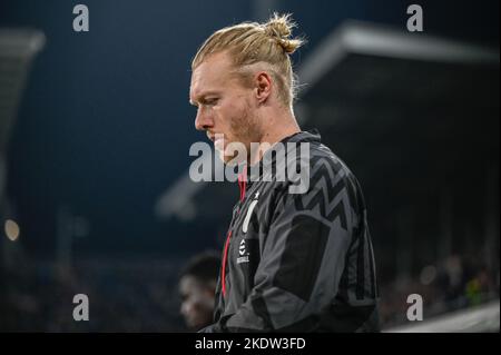 Cremona, Italia. 8th Novembre 2022. Kjaer Simon di AC Milan durante la Serie Italiana Un incontro di tootball tra US Cremonese e AC Milan il 8 novembre 2022 allo Stadio Giovanni Zini di Cremona. Credit: Tiziano Ballabio/Alamy Live News Foto Stock