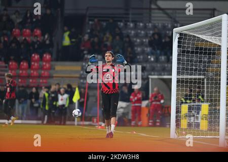 Cremona, Italia. 8th Novembre 2022. Tatarusanu Ciprian dell'AC Milan durante la Serie Italiana Un incontro di tootball tra US Cremonese e AC Milan il 8 novembre 2022 allo Stadio Giovanni Zini di Cremona. Credit: Tiziano Ballabio/Alamy Live News Foto Stock