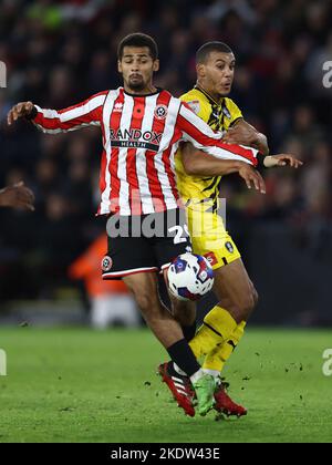 Sheffield, Regno Unito. 8th novembre 2022. Lliman Ndiaye di Sheffield Utd e Lee Peltier di Rotherham durante la partita del campionato Sky Bet a Bramall Lane, Sheffield. Il credito dell'immagine dovrebbe essere: Darren Staples/Sportimage Credit: Sportimage/Alamy Live News Foto Stock