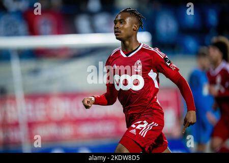 William Balikwisha di Standard festeggia dopo aver segnato la finale della Coppa Croky 1/16 tra Dender EH e Standard de Liege, a Denderleeuw, martedì 08 novembre 2022. FOTO DI BELGA JASPER JACOBS Foto Stock