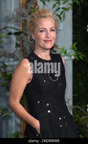 Londra, Regno Unito. 08th Nov 2022. 8th novembre 2022, Londra, Regno Unito. Gillian Anderson arriva al World Premiere della Crown Season 5, Theatre Royal, Drury Lane, Londra. Credit: Doug Peters/Alamy Live News Foto Stock