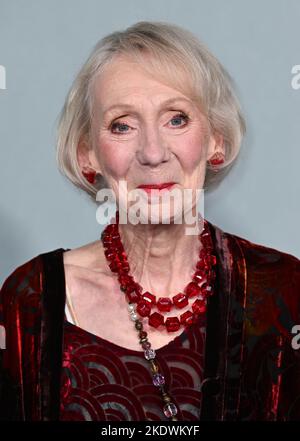 Londra, Regno Unito. 08th Nov 2022. 8th novembre 2022, Londra, Regno Unito. Marcia Warren arrivo alla prima mondiale della stagione 5, Theatre Royal, Drury Lane, Londra. Credit: Doug Peters/Alamy Live News Foto Stock