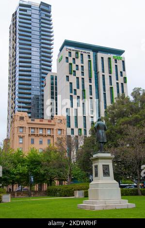 Edifici dell'Università di Adelaide visti dal campus principale di North Terrace, Adelaide, South Australia Foto Stock