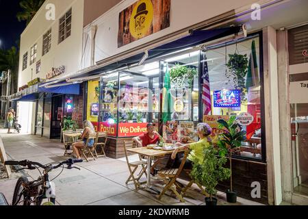 Miami Beach Florida, North Beach Collins Avenue vita notturna, Toto 2 Pizza pizzeria ristorante ristoranti cena mangiare fuori informale caffè caffè bar b Foto Stock