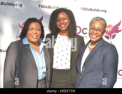 MIAMI, FLORIDA - 03 NOVEMBRE: Carol Gardner, Presidente di TEDc, Ashley Gantt, Rappresentante distrettuale della Camera di Stato eletto e luce Lohier, Presidente del Consiglio di Amministrazione di TEDc partecipano all'inaugurazione e alla grande apertura di due dei più recenti sviluppi abitabili di TEDc alla Edison Tower il 03 novembre 2022 a Miami, Florida. (Foto di JL/Sipa USA) Credit: Sipa USA/Alamy Live News Foto Stock