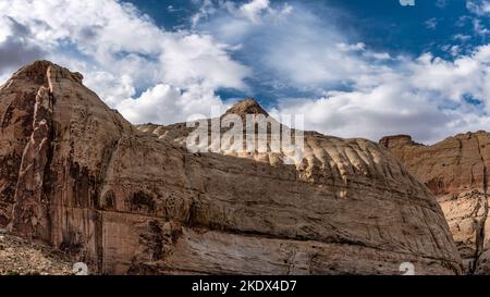 Vista panoramica HDR da 8 foto del Capitol Gorge Trail nel Capitol Reef National Park Foto Stock