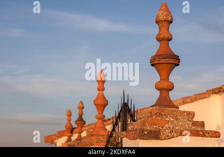 Santuario di nostra Signora de las Nieves, Reina, Badajoz, Estremadura, Spagna. Pinnacoli di argilla Foto Stock