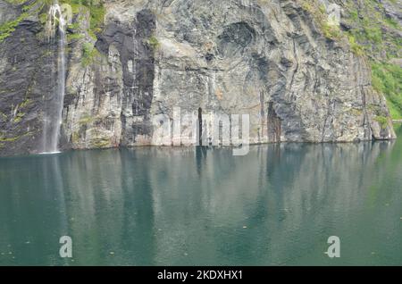 geirangerfjord norvegia splendido paesaggio Montagne Ocean green Foto Stock