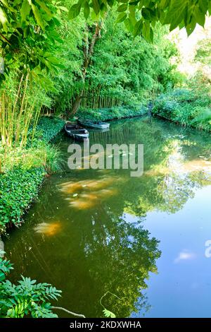 Giverny Normandia Francia. La casa di Monet. Ninfee nel giardino di Claude Monet Foto Stock