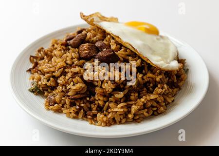 Nasi Goreng su sfondo bianco Foto Stock