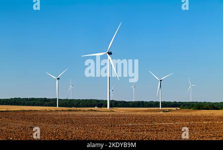 Bourgogne Francia. Centrale eolica e turbine eoliche Foto Stock