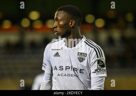 Sambou Soumano (22) di Eupen nella foto durante una partita di calcio tra KMSK Deinze e KAS Eupen durante la 1/16 finale nella Coppa Crocky nella stagione 2022-2023 , martedì 7 novembre 2022 a Deinze , Belgio . PHOTO STIJN AUDOOREN | SPORTPIX Foto Stock