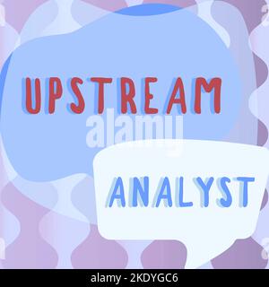 Didascalia di testo che presenta l'analista upstream, le strategie di difesa della fotografia concettuale a sostegno delle questioni ambientali Foto Stock