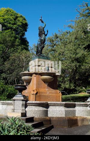 Australia, Lewis Wolfe Levy fontana con scultura in giardino botanico reale pubblico Foto Stock